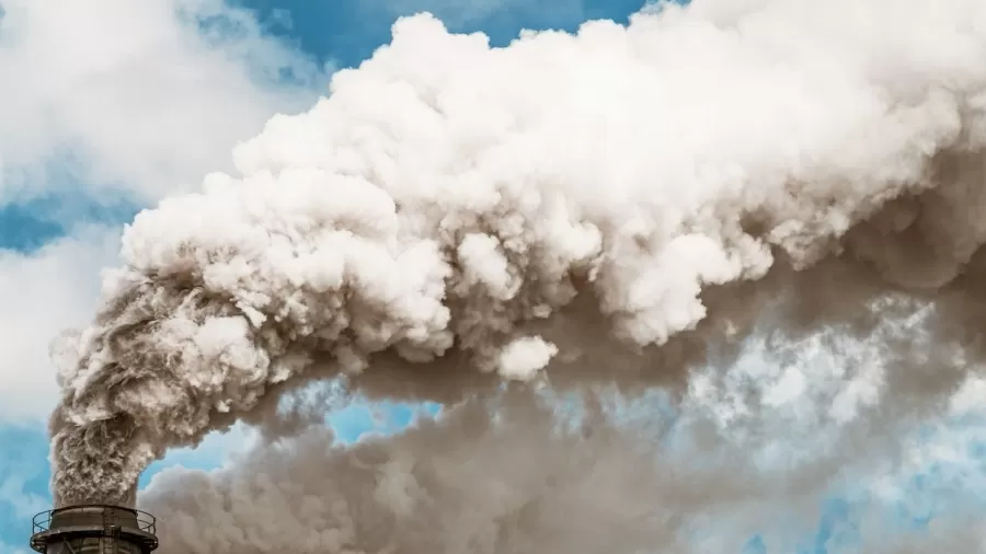 Emissões de CO2 de energia batem recorde em 2022, mas ficam abaixo do esperado graças a renováveis