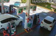 Frentista joga gasolina e põe fogo em cliente após discussão em posto de Curitiba