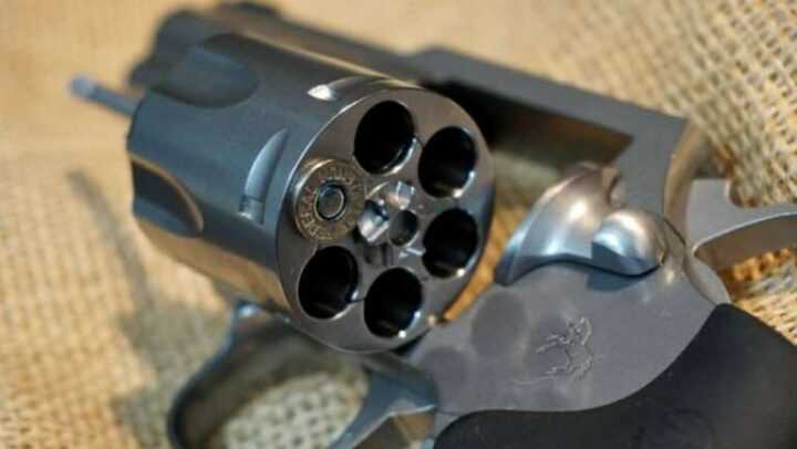 Em caso chocante no Sul, garota leva tiro no rosto