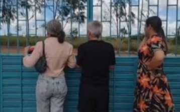 FAMÍLIA FICA TRANCADA DENTRO DE CEMITÉRIO EM ALAGOAS (VÍDEO)