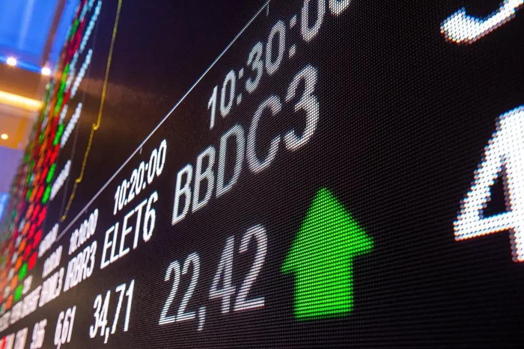 IBOVESPA FECHA NO MENOR PATAMAR DOS ÚLTIMOS 8 MESES APÓS COPOM E RETORNA AOS 97 MIL PONTOS