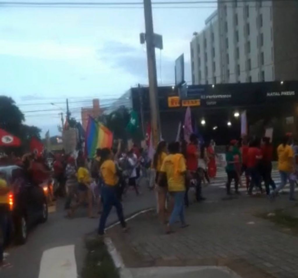 Incoerência: Movimento de esquerda que votou no presidente Lula e Governadora do PT já faz protesto contra gestão há menos de 3 meses após a posse; Veja Vídeo