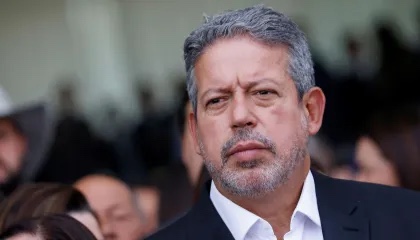 Lira critica atitude de Nikolas Ferreira e diz que plenário da Câmara não é “palco para exibicionismo”