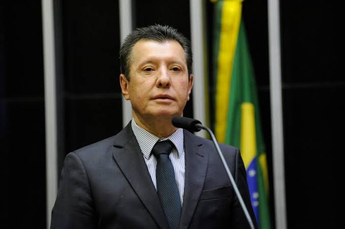 Urgente: Deputado de Goiás cede a Lula e retira assinatura da CPMI, com isso, são quatro a retirar