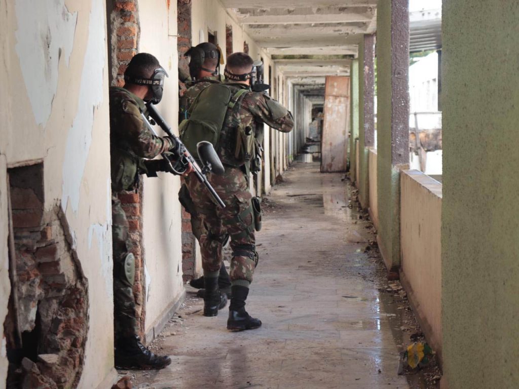 Comandante do Exército pede para governo Lula não acabar com GLO e fala com deputado do partido: “não façam isso”