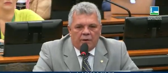 Alberto Fraga enfrenta Janones: ‘Não uso chupeta, uso revólver’; VEJA VÍDEO