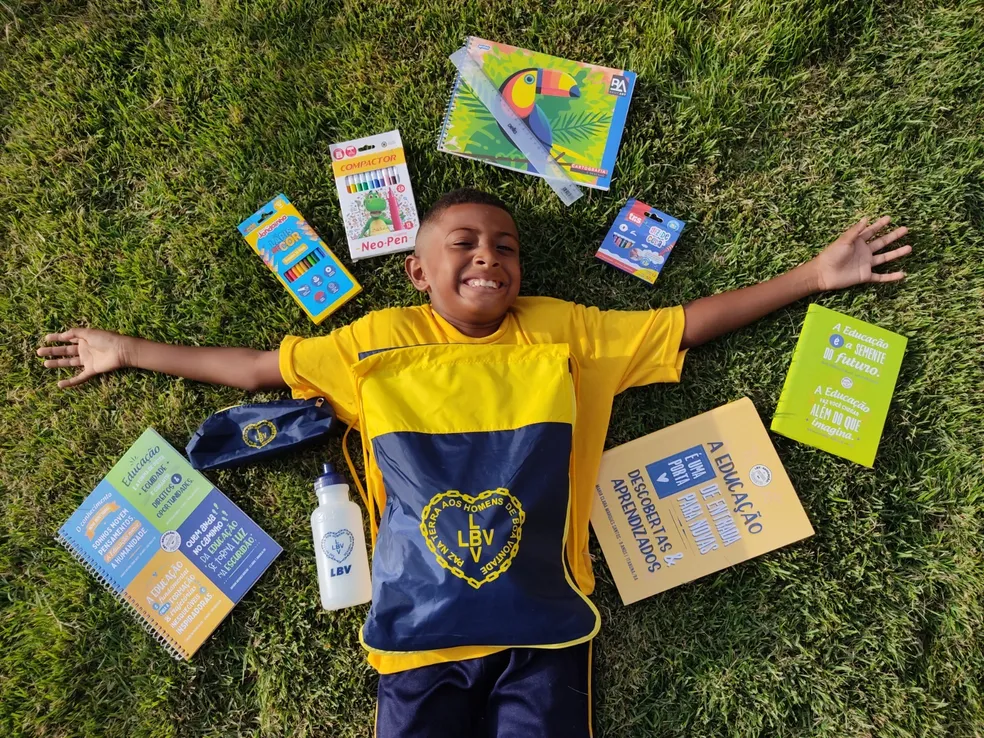 Ação solidária distribui 150 kits pedagógicos para alunos da LBV em Maceió