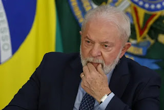 BRASIL: LULA É COBRADO POR ENFERMEIROS DURANTE EVENTO, OUVE PALAVRAS DE ORDEM E TENTA SE EXPLICAR