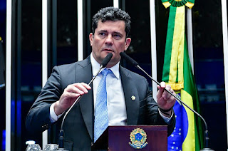 BRASIL: MORO E PETISTA TÊM DISCUSSÃO SOBRE CONDENAÇÃO DE LULA