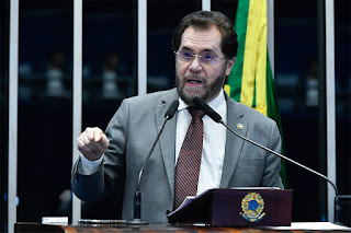 BRASIL: SENADOR REVELA PROJETO QUE PODE GERAR A SUBSTITUIÇÃO DOS ATUAIS MINISTROS DO STF