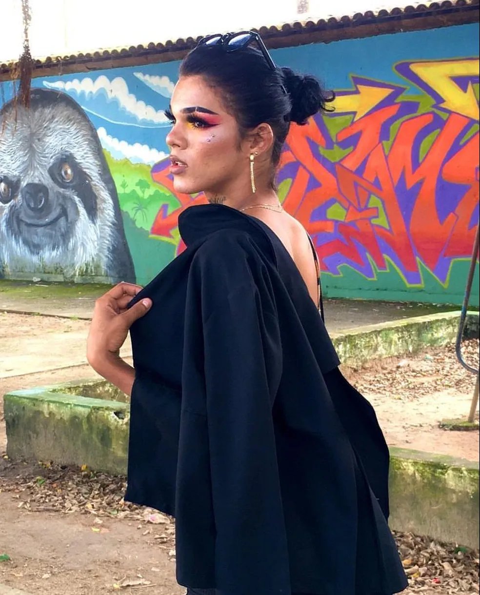 Mulher trans é encontrada morta com sinais de espancamento em galpão no Santos Dumont, em Maceió