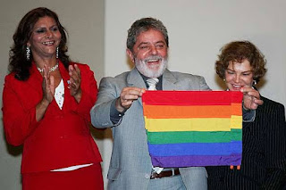 GRUPO DE TRANSEXUAIS DE ESQUERDA FAZ COBRANÇA A LULA NO CONGRESSO