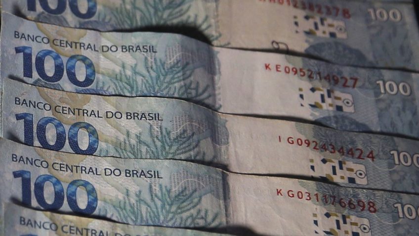 Dívida pública sobe e atinge R$ 5,89 trilhões em março