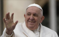 MUNDO: PAPA FRANCISCO SE ASSUME COMUNISTA E CRITICA “ULTRADIREITA”