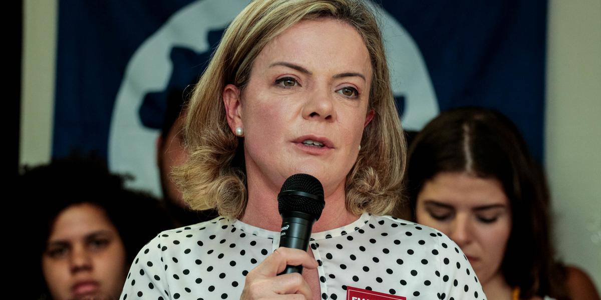 Gleisi Hoffmann lamenta avanço da CPI do MST