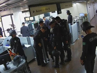 BRASIL: MEMBROS DO GABINETE DE SEGURANÇA DE LULA RIEM DURANTE INVASÕES DE 8 DE JANEIRO