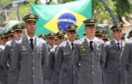 Bomba: Onda de pedidos de baixa de Oficiais do Exército e Aeronáutica assusta comandantes