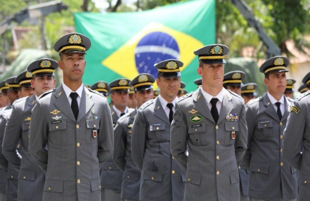 Bomba: Onda de pedidos de baixa de Oficiais do Exército e Aeronáutica assusta comandantes