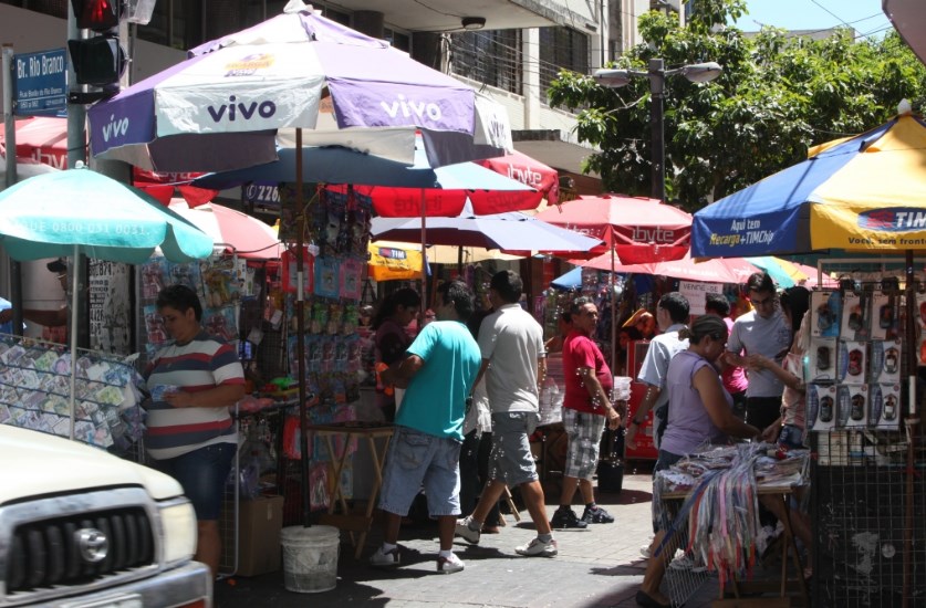 Ambulantes estão muito preocupados com aumento de preço após Lula tirar isenção tributária para encomendas internacionais de até US$ 50