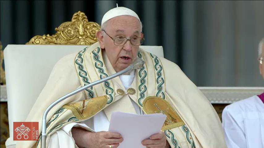 Papa Francisco minimiza comunismo e critica ‘ultradireita’