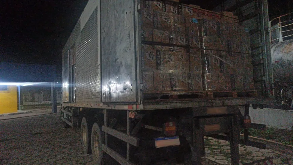Caminhão com carga irregular de bebidas avaliada em R$ 400 mil é apreendido em Alagoas