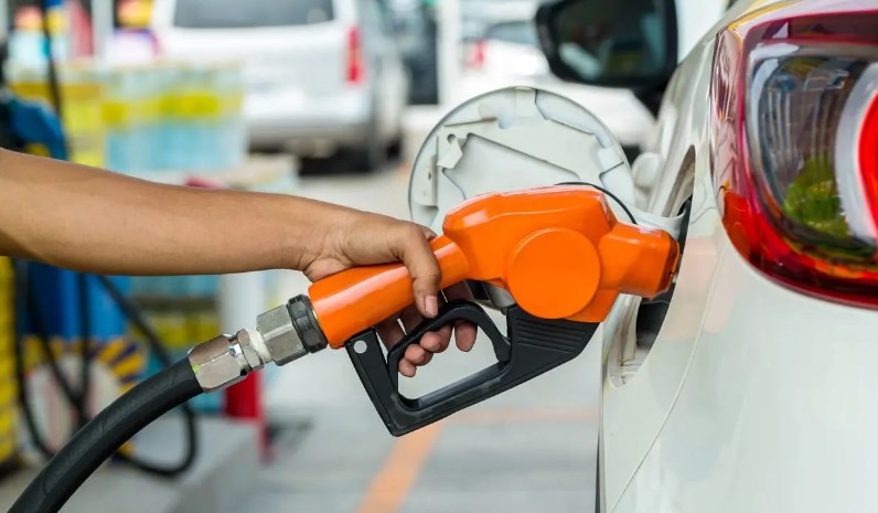 Governo aumenta ICMS único para R$ 1,45 a partir de Julho e deve disparar o preço da gasolina em todos os estados; veja a tabela