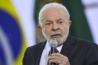 MUNDO: NA ESPANHA, LULA DIZ NÃO ENTENDER PERGUNTA COM TRADUÇÃO SIMULTÂNEA EM PORTUGUÊS E PASSA NOVA VERGONHA