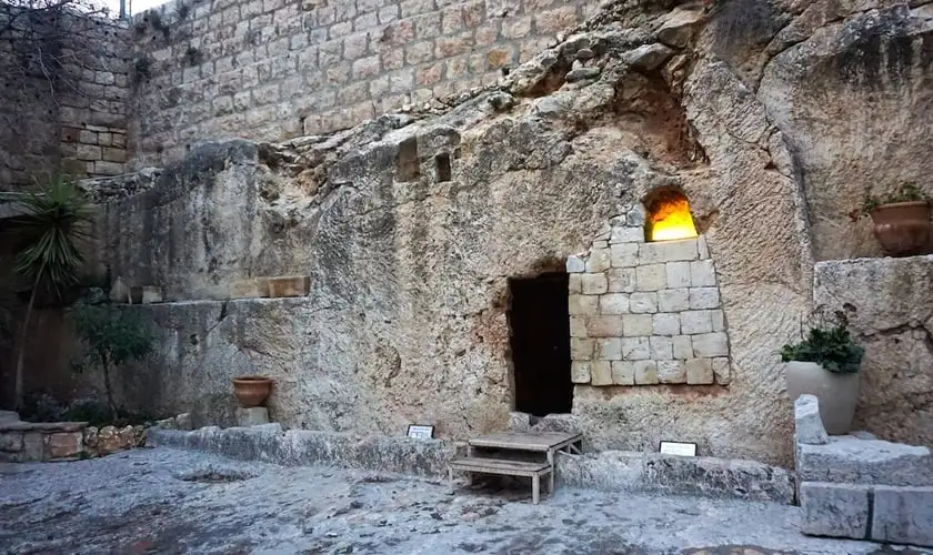 Desmistificando teorias que negam a ressurreição de Jesus