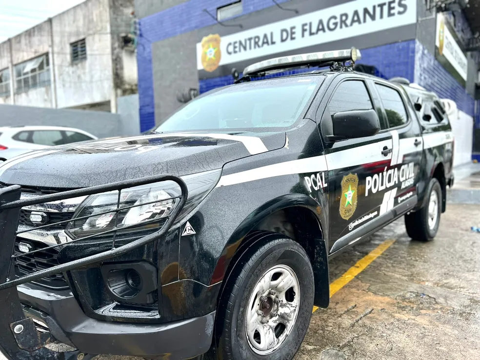 Mulher é presa suspeita de praticar relação sexual na frente das filhas em Maceió