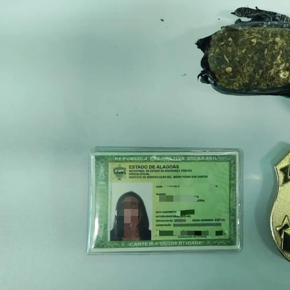 Mulher acompanhada de filhos crianças é presa ao tentar entrar com droga em presídio de Maceió