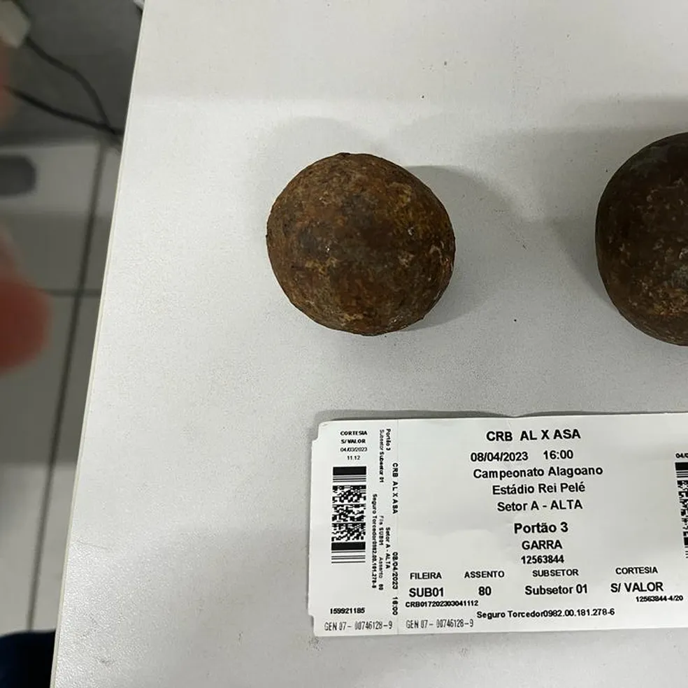 Torcedor do CRB é detido com bolas de ferro e é banido de entrar em estádios de futebol por 8 meses