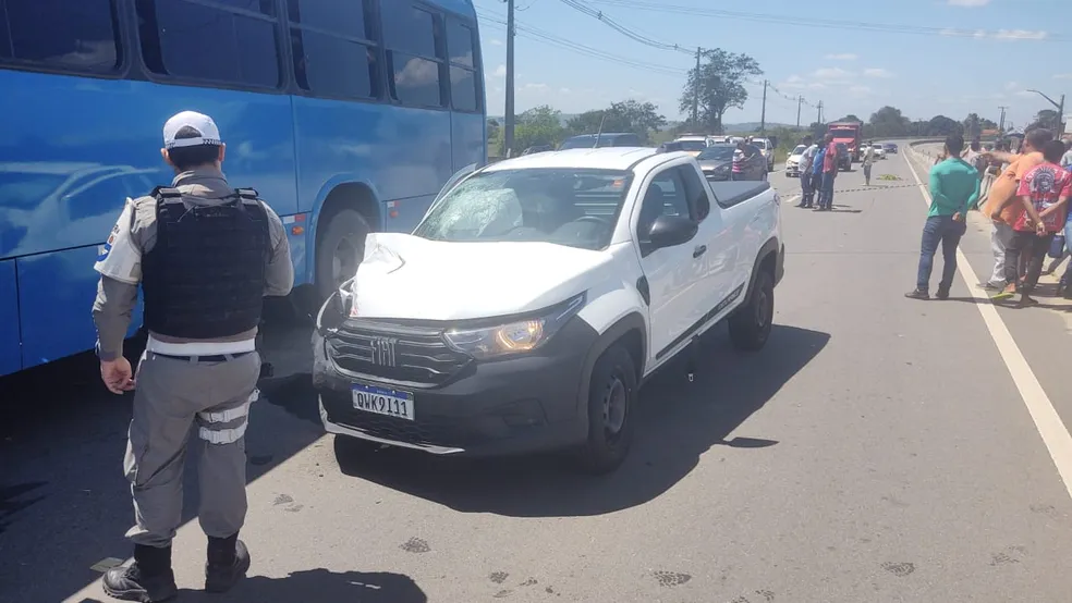 Homem morre em acidente entre carro e moto em rodovia de Limoeiro de Anadia, AL