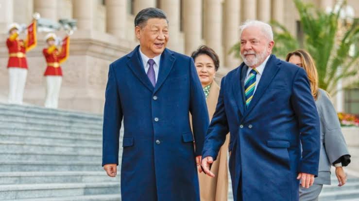 Em divergência com Ucrânia, Lula conversa com presidente da China sobre guerra