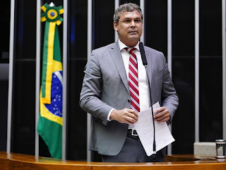 BRASIL: DEPUTADO DO PT FICA BRAVO COM O PRÓPRIO PARTIDO APÓS DECISÃO ENVOLVENDO CPMI DO 8 DE JANEIRO