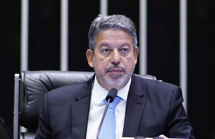 Lira: plano do governo Lula de rever privatizações ‘causa preocupação’