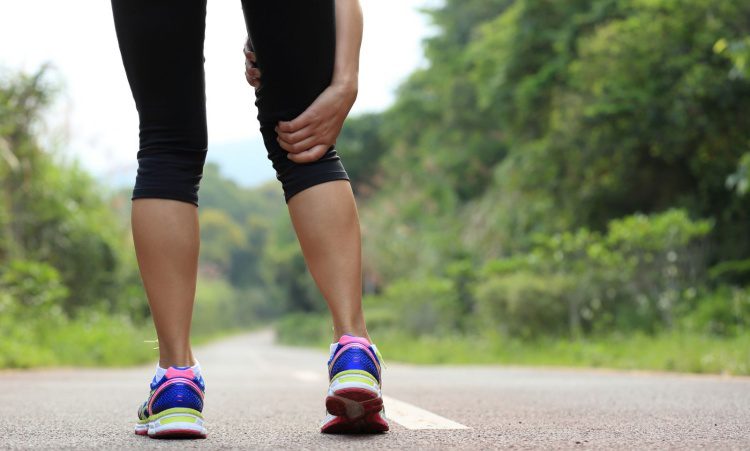 Caminhar combate a osteoporose, afasta a depressão, e emagrece: aprenda a começar