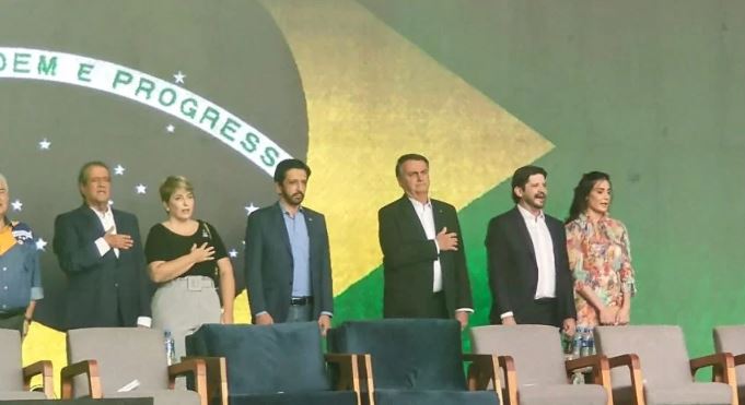 AGORA: “Estou à disposição para ser alternativa ao Brasil. Só a morte bota um ponto final”, afirma Bolsonaro