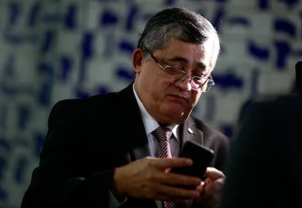 Líder do governo diz que vai para o “tudo ou nada” com PL da Liberdade de Expressão