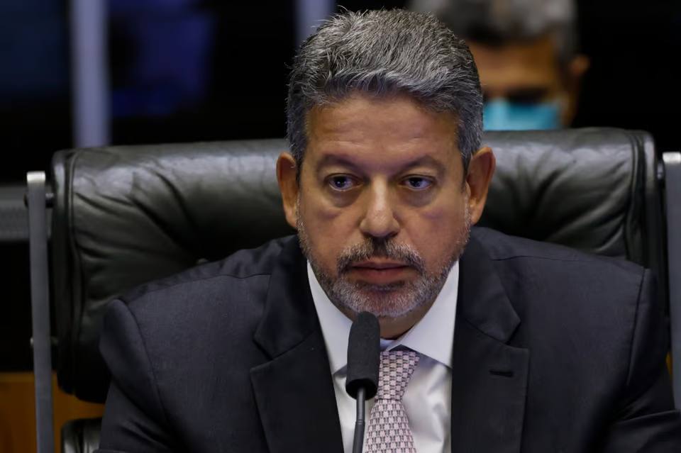 ÚLTIMO MINUTO: Lira adia votação do PL das Fake News na Câmara, após pedido do governo