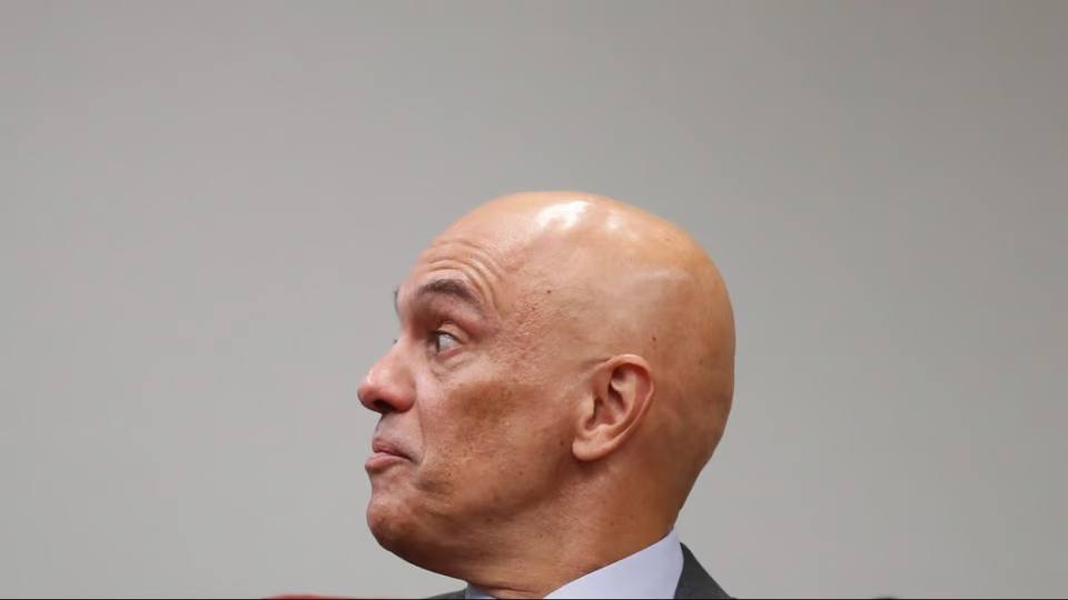 AGORA: Moraes diz que não é “crível” que Bolsonaro não saiba de adulterações