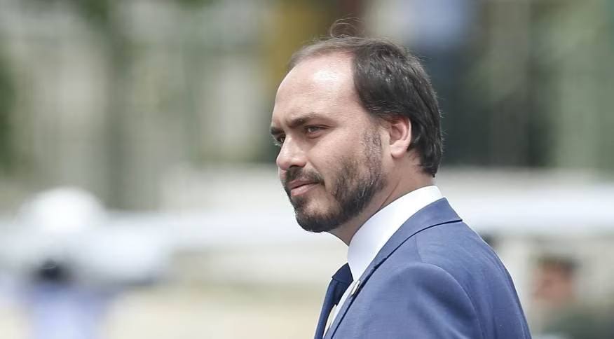 Suposta “rachadinha” de Carlos Bolsonaro soma valores depositados na sua conta em 15 anos e não daria para pagar uma diária da suíte do hotel que Lula se hospeda em Londres