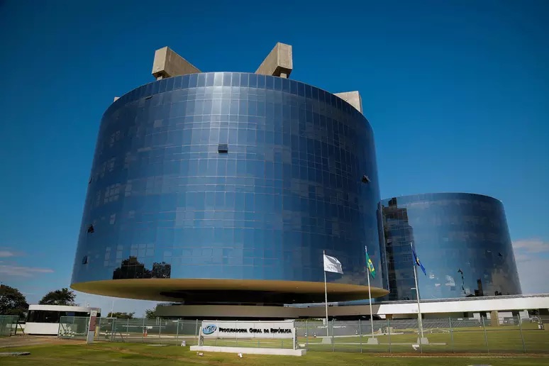 PGR gasta R$ 900 mil por ano com 20 lavadores de carro e carregadores de móveis