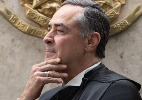 Barroso determina que Câmara preste informações sobre PEC da Anistia