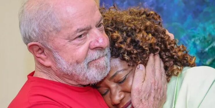 Ministra de Lula, Margareth Menezes tem dinheiro, documentos e cartões furtados