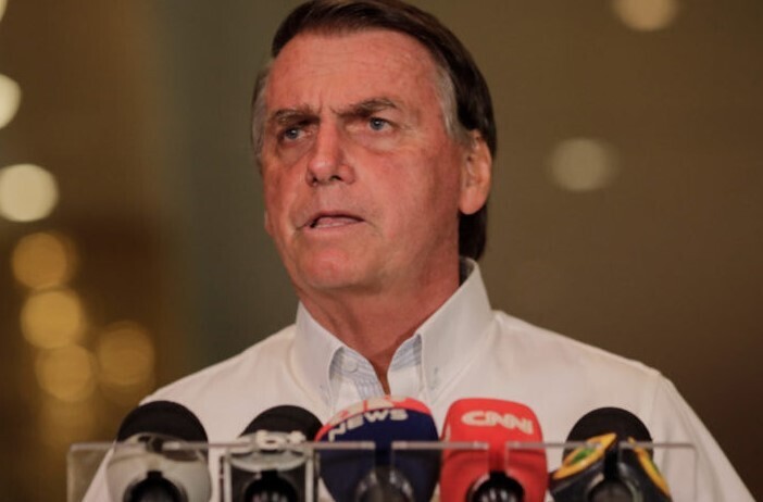 Lula é uma “figura senil, ultrapassada e governa o país com o fígado”, diz Bolsonaro