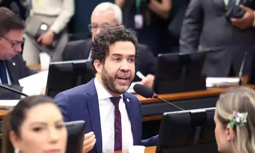 Janones diz que Centrão vetou a participação dele na CPMI