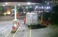 Frentista é arrastado por caminhão e morre ao tentar evitar calote em posto de combustível; VEJA VÍDEO