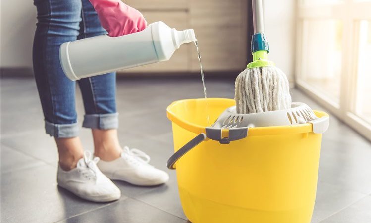 Lavar os pratos, limpar a casa e dobrar as roupas aumentam seu tempo de vida, diz pesquisa