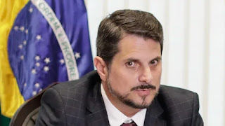 BRASIL: MARCOS DO VAL RESGATA FALA DE MORAES CRITICANDO O QUE VEIO A SE TORNAR A CONFIGURAÇÃO DO STF