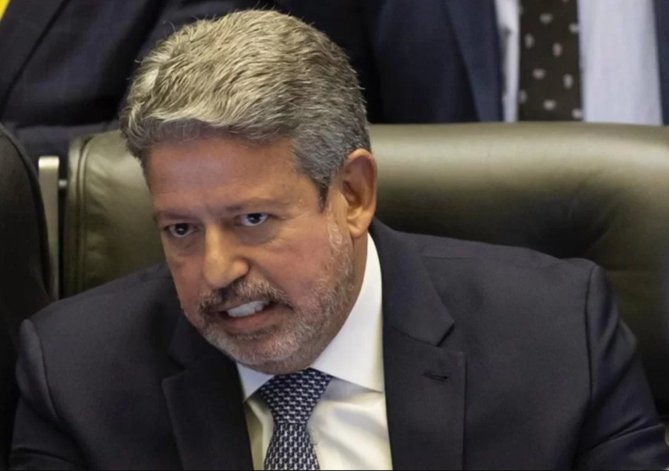 Chateado: Arthur Lira reclamou a aliados que Lula anunciou programa para incentivar compra de carros populares sem combinar com ele previamente